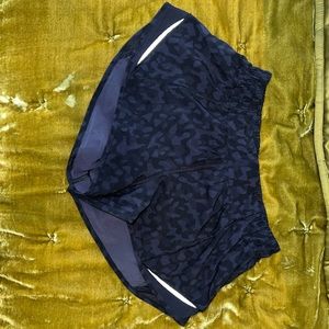 Lulu Lemon Hotty Hot Mid Rise Lined Shorts 2.5” Black Leopard print